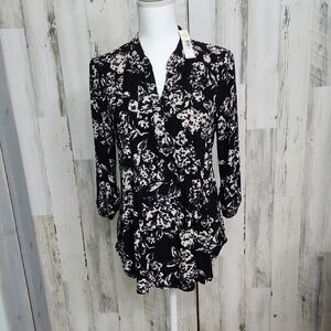 New Directions Black and White Floral Blouse